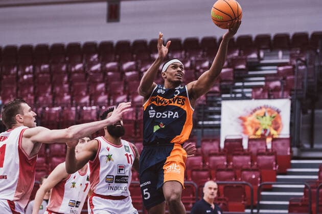 ProA: Playoffs - Artland Dragons vs. ROSTOCK SEAWOLVES, 29.04.2021 Christopher John Carter (Rostock Seawolves, 5); ProA: Playoffs - Artland Dragons vs. ROSTOCK SEAWOLVES am 29.04.2021 in Quakenbrueck (Artland Arena), Germany, Copyright: xBEAUTIFULxSPORTS Neddermannx