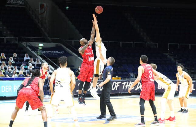 Löwen Braunschweig vs. Würzburg, BBL Braunschweig, 29.04.2021, BASKETBALL - easyCredit BBL Basketball Bundesliga, Löwen Braunschweig vs. s.Oliver Würzburg, Saison 2020 21. Braunschweig