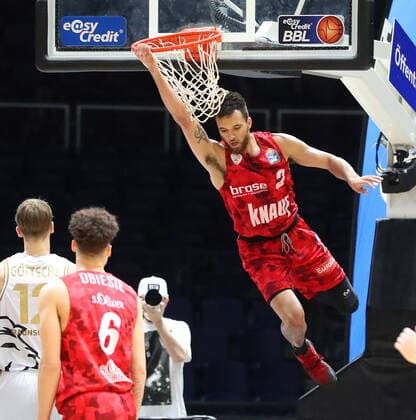 Löwen Braunschweig vs. Würzburg, BBL Braunschweig, 29.04.2021, BASKETBALL - easyCredit BBL Basketball Bundesliga, Löwen Braunschweig vs. s.Oliver Würzburg, Saison 2020 21.Brekkott Chapman (s.Oliver Würzburg) Braunschweig