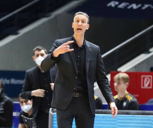 Löwen Braunschweig vs. Würzburg, BBL Braunschweig, 29.04.2021, BASKETBALL - easyCredit BBL Basketball Bundesliga, Löwen Braunschweig vs. s.Oliver Würzburg, Saison 2020 21.Headcoach Pete Strobl (Löwen Braunschweig) Braunschweig