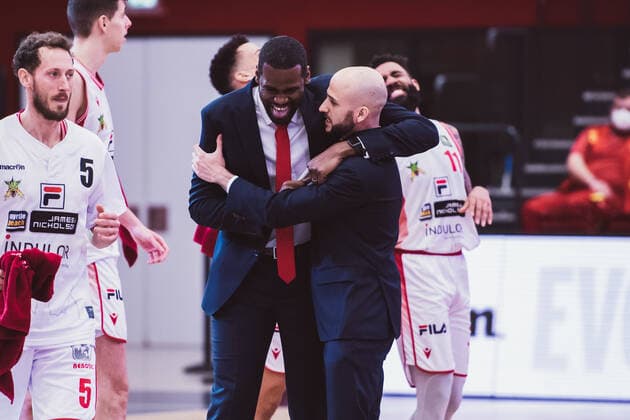 ProA: Playoffs - Artland Dragons vs. ROSTOCK SEAWOLVES, 29.04.2021 Julien Patrick Flomo (Artland Dragons, Assistant Coach), Tuna Isler (Artland Dragons, Head Coach); ProA: Playoffs - Artland Dragons vs. ROSTOCK SEAWOLVES am 29.04.2021 in Quakenbrueck (Artland Arena), Germany, Copyright: xBEAUTIFULxSPORTS Neddermannx