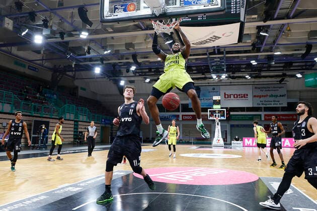 Sport Themen der Woche KW17 Sport Bilder des Tages 31. Spieltag der easyCredit BBL Basketball Bundesliga am 29.April 2021in der Oberfrankenhalle in Bayreuth Bayern Deutschland Saison 2020-2021 Medi Bayreuth gegen Basketball Hamburg Towers Dererk Pardon (Medi Bayreuth 0)