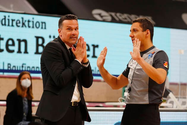 31. Spieltag der easyCredit BBL Basketball Bundesliga am 29.April 2021in der Oberfrankenhalle in Bayreuth Bayern Deutschland Saison 2020-2021 Medi Bayreuth gegen Basketball Hamburg Towers Raoul Korner (Medi Bayreuth) Trainer