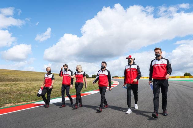 ILOTT Callum (gbr), Alfa Romeo Racing ORLEN, GIOVINAZZI Antonio (ita), Alfa Romeo Racing ORLEN C41, portrait trackwalk during the Formula 1 Heineken Grande PrŽmio de Portugal 2021 from April 30 to May 2, 2021 on the Algarve International Circuit, in Portimao, Portugal FORMULE 1 : Grand Prix du Portugal - Preparations - Portimao - 29 04 2021 DPPI Panoramic  00121005_AV6_7252