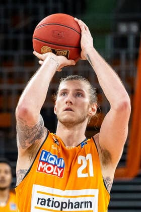 Dylan Osetkowski (Ratiopharm Ulm 21) beim Freiwurf GER, Ratiopharm Ulm vs. Hakro Merlins Crailsheim, easycredit 1.Bundesliga Basketball, 31.Spieltag, Saison 2020 21, 29.04.2021 Ratiopharm Ulm vs. Hakro Merlins Crailsheim, 1.Basketball Bundesliga Neu-Ulm Copyright: xEibner-Pressefoto RogerxBuerkex EP_EER