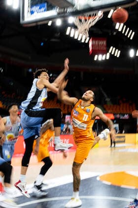 Isaiah Wilkins (Ratiopharm Ulm 11), JAMUNI MCNEACE (Hakro Merlins Crailsheim 17) GER, Ratiopharm Ulm vs. Hakro Merlins Crailsheim, easycredit 1.Bundesliga Basketball, 31.Spieltag, Saison 2020 21, 29.04.2021 Ratiopharm Ulm vs. Hakro Merlins Crailsheim, 1.Basketball Bundesliga Neu-Ulm Copyright: xEibner-Pressefoto RogerxBuerkex EP_EER