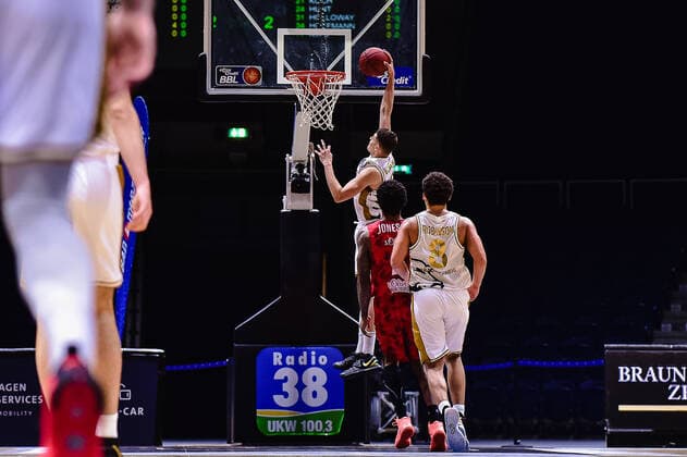 Basketball Herren easyCredit BBL 31. Spieltag Basketball Löwen Braunschweig - s.Oliver Würzburg am 28.04.2021 in der Volkswagen-Halle in Braunschweig Korb Löwen Braunschweig