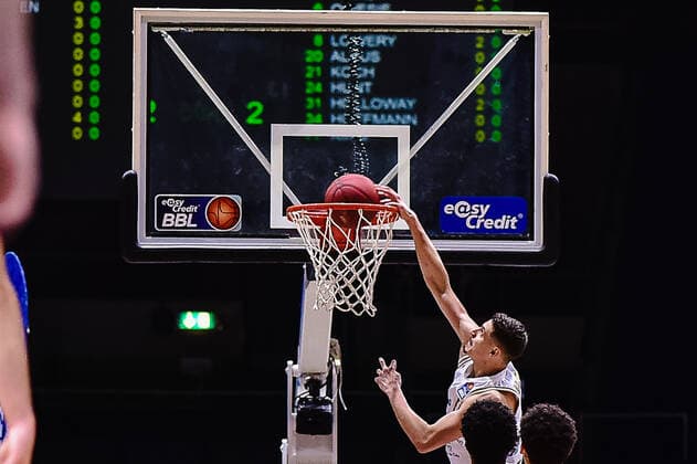 Basketball Herren easyCredit BBL 31. Spieltag Basketball Löwen Braunschweig - s.Oliver Würzburg am 28.04.2021 in der Volkswagen-Halle in Braunschweig Korb Löwen Braunschweig