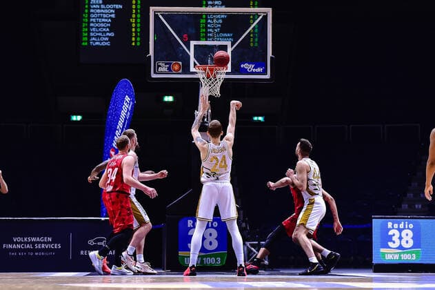 Basketball Herren easyCredit BBL 31. Spieltag Basketball Löwen Braunschweig - s.Oliver Würzburg am 28.04.2021 in der Volkswagen-Halle in Braunschweig Gavin Schilling (Basketball Loewen Braunschweig)