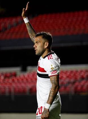 Sao Paulo s Daniel Alves da Silva claim a play, during a Copa Libertadores match of the Group E, between Brazilian Sao Paulo and Uruguayan Rentistas, at Morumbi Stadium in Sao Paulo, Brazil, 29 April 2021. Sao Paulo (Brazil) vs Rentistas (Uruguay) !ACHTUNG: NUR REDAKTIONELLE NUTZUNG!  Copyright: xSebastiaoxMoreiraxPOOLx AME3886 20210430-637553485941177086
