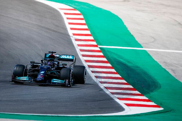 44 HAMILTON Lewis (gbr), Mercedes AMG F1 GP W12 E Performance, action during the Formula 1 Heineken Grande PrŽmio de Portugal 2021 from April 30 to May 2, 2021 on the Algarve International Circuit, in Portimao, Portugal FORMULE 1 : Grand Prix du Portugal - Essais - Portimao - 30 04 2021 DPPI Panoramic  _B2_8386