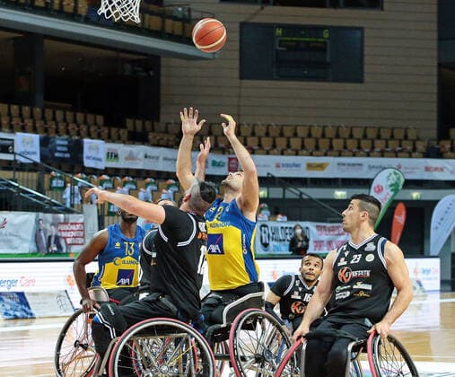 30.04.2021, xovx, Rollstuhlbasketball Champions Cup 2021, CD Ilunion Madrid - GSD Porto Torres v.l. Amadu Diallo (CD Ilunion Madrid), Cristian Gomez (GSD Porto Torres), Bill Latham (CD Ilunion Madrid), Alessandro Pedron (GSD Porto Torres), Soufyane Mehiaoui (GSD Porto Torres) Wetzlar Rittal-Arena Hessen Deutschland (DE)