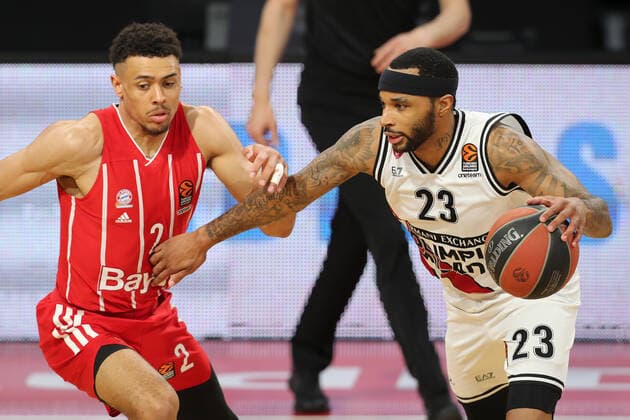 Zweikampf zwischen Wade Baldwin IV (Muenchen) und Malcolm Delaney (Mailand) GER, FC Bayern Basketball - Armani Olimpia Mailand, Basketball, EuroLeague Viertelfinale Spiel 4, Saison 2020 2021, 30.04.2021, GER, FC Bayern Basketball - Armani Olimpia Mailand, Basketball, EuroLeague Viertelfinale Spiel 4, Saison 2020 2021, 30.04.2021, Muenchen Copyright: xEIBNER MarcelxEngelbrechtx EP_EER