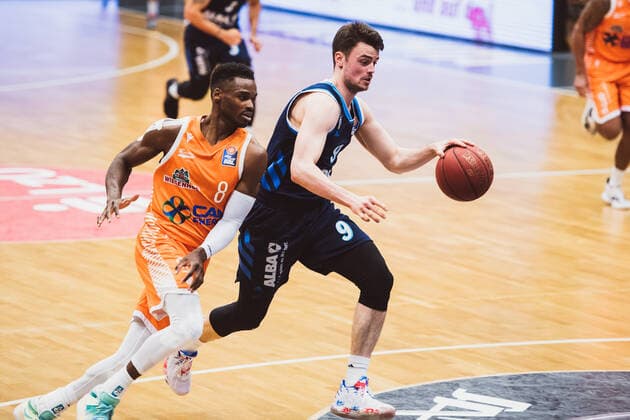 easyCredit-BBL: 31. Spieltag - RASTA Vechta vs. ALBA BERLIN, 30.04.2021 Joshua Adam Young (RASTA Vechta, 8), Jonas Mattisseck (ALBA BERLIN, 9); easyCredit-BBL: 31. Spieltag - RASTA Vechta vs. ALBA BERLIN am 30.04.2021 in Vechta (RASTA Dome), Germany, Copyright: xBEAUTIFULxSPORTS Neddermannx