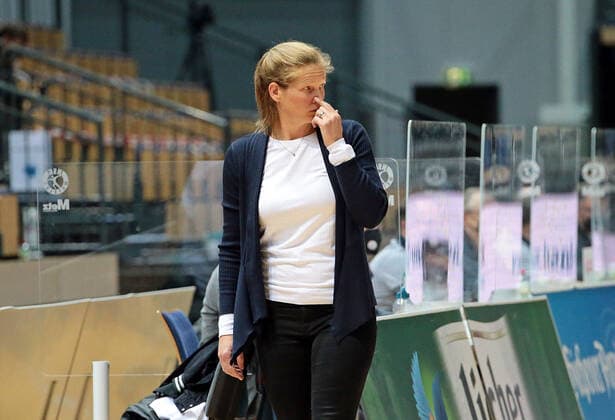 30.04.2021, xovx, Rollstuhlbasketball Champions Cup 2021, RSV Lahn-Dill - BSR ACE Gran Canaria Head-Coach Janet Zeltinger (RSV Lahn-Dill) Wetzlar Rittal-Arena Hessen Deutschland (DE)