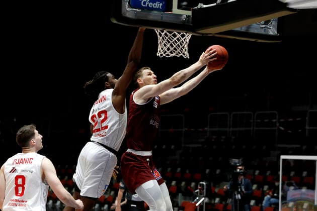 30.04.2021, easyCredit Basketball Bundesliga, BBL, Saison 2020 2021, Herren, Chemnitz Niners - JobStairs Giessen 46ers Jonas Richter, Niners Chemnitz, Chad Brown, JobStairs Giessen 46ers Chemnitz Messe Chemnitz Sachsen Germany
