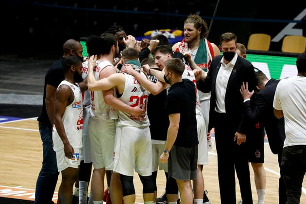 30.04.2021, easyCredit Basketball Bundesliga, BBL, Saison 2020 2021, Herren, Chemnitz Niners - JobStairs Giessen 46ers Jubel bei den Gästen aus Gießen Chemnitz Messe Chemnitz Sachsen Germany