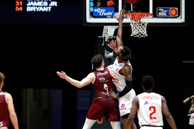 30.04.2021, easyCredit Basketball Bundesliga, BBL, Saison 2020 2021, Herren, Chemnitz Niners - JobStairs Giessen 46ers Jan Niklas Wimberg, Niners Chemnitz, Chad Brown, JobStairs Giessen 46ers Chemnitz Messe Chemnitz Sachsen Germany