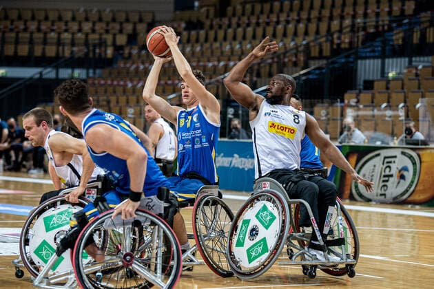 Champions Cup 2021; RSV Lahn-Dill - BSR ACE Gran Canaria Arie Twigt ( 17 BSR ACE Gran Canaria), Brian Bell ( 8 RSV Lahn-Dill) Champions Cup 2021; RSV Lahn-Dill - BSR ACE Gran Canaria 30.04.2021; Rittal Arena, Wetzlar (Hessen) Copyright: xBEAUTIFULxSPORTS Roeczeyx