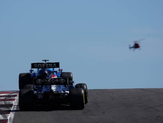 FORMULA 1 HEINEKEN PORTUGUESE GRAND PRIX 2021 30.04.2021, Autodromo Internacional do Algarve, Portimao, FORMULA 1 HEINEKEN PORTUGUESE GRAND PRIX 2021,im Bild George Russel (GBR 63), Williams Racing, Lewis Hamilton (GBR 44), Mercedes-AMG Petronas Formula One Team verfolgt vom TV Hubschrauber.