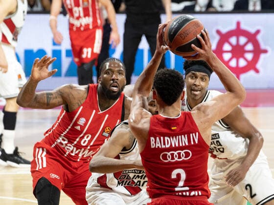 Bayerns 8 Jalen REYNOLDS und 2 Wade BALDWIN IV vs Milans 31 SHIELDS und 2 LEDAY. Basketball, FC Bayern - Milano, Euroleague, Quaterfinal, match 4, Season 2020-2021, am 30.4.2021 in Muenchen, A U D I D O M E, Deutschland. Quelle Copyright Credit : Oryk HAIST