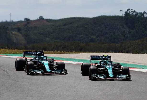 FORMULA 1 HEINEKEN PORTUGUESE GRAND PRIX 2021 01.05.2021, Autodromo Internacional do Algarve, Portimao, FORMULA 1 HEINEKEN PORTUGUESE GRAND PRIX 2021,im Bild Sebastian Vettel (DEU 5), Aston Martin Cognizant Formula One Team überholt seinen Teamkollegen Lance Stroll (CAN 18), Aston Martin Cognizant Formula One Team.