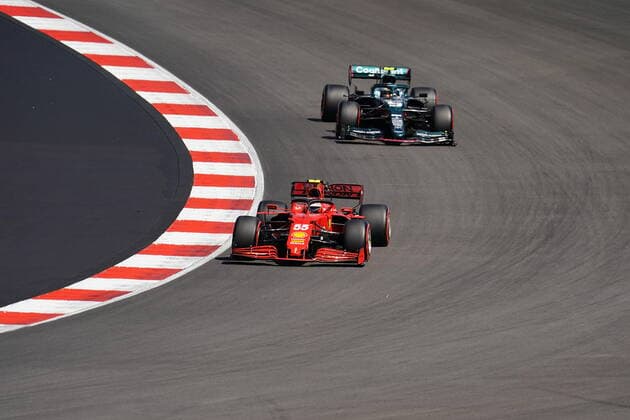 FORMULA 1 HEINEKEN PORTUGUESE GRAND PRIX 2021 01.05.2021, Autodromo Internacional do Algarve, Portimao, FORMULA 1 HEINEKEN PORTUGUESE GRAND PRIX 2021,im Bild Carlos Sainz Jr. (ESP 55), Scuderia Ferrari Mission Winnow, Sebastian Vettel (DEU 5), Aston Martin Cognizant Formula One Team