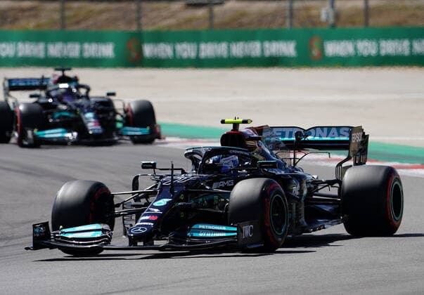 FORMULA 1 HEINEKEN PORTUGUESE GRAND PRIX 2021 01.05.2021, Autodromo Internacional do Algarve, Portimao, FORMULA 1 HEINEKEN PORTUGUESE GRAND PRIX 2021,im Bild Valtteri Bottas (FIN 77), Mercedes-AMG Petronas Formula One Team, Lewis Hamilton (GBR 44), Mercedes-AMG Petronas Formula One Team