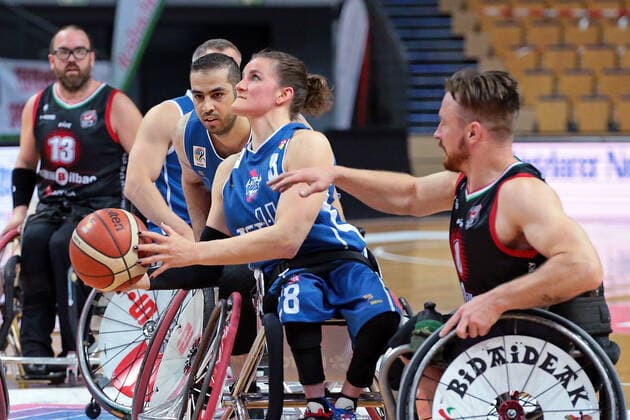01.05.2021, xovx, Rollstuhlbasketball Champions Cup 2021, Halbfinale, RSB Thuringia Bulls - Bidaideak Bilbao BSR v.l. Asier Garcia (Bidaideak Bilbao BSR), Joakim Linden (RSB Thuringia Bulls), Vahid Gholamazad (RSB Thuringia Bulls), Jitske Visser (RSB Thuringia Bulls), Jannik Blair (Bidaideak Bilbao BSR) Wetzlar Rittal-Arena Hessen Deutschland (DE)