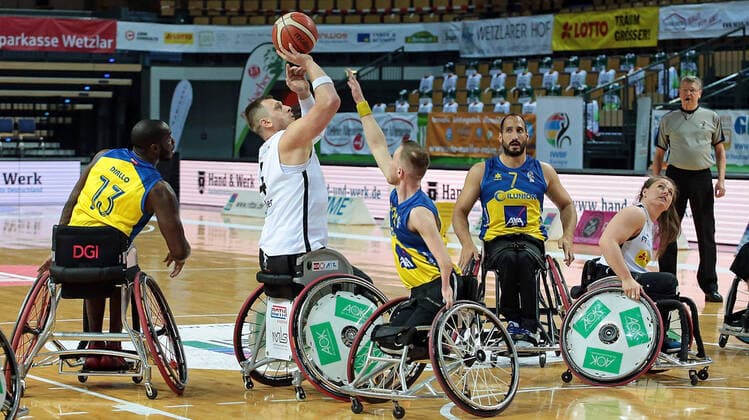 01.05.2021, xovx, Rollstuhlbasketball Champions Cup 2021, Halbfinale, CD Ilunion Madrid - RSV Lahn-Dill v.l. Amadu Diallo (CD Ilunion Madrid), Dominik Mosler (RSV Lahn-Dill), Gregg Warburton (CD Ilunion Madrid), Pablo Zarzuela (CD Ilunion Madrid), Annabel Breuer (RSV Lahn-Dill) Wetzlar Rittal-Arena Hessen Deutschland (DE)