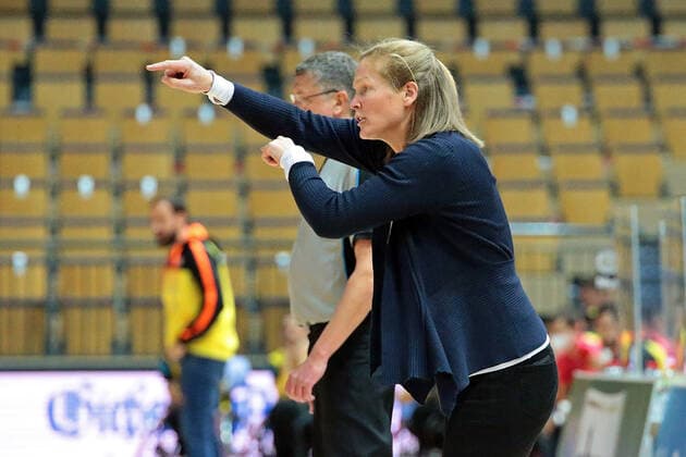 01.05.2021, xovx, Rollstuhlbasketball Champions Cup 2021, Halbfinale, CD Ilunion Madrid - RSV Lahn-Dill Head-Coach Janet Zeltinger (RSV Lahn-Dill) Wetzlar Rittal-Arena Hessen Deutschland (DE)