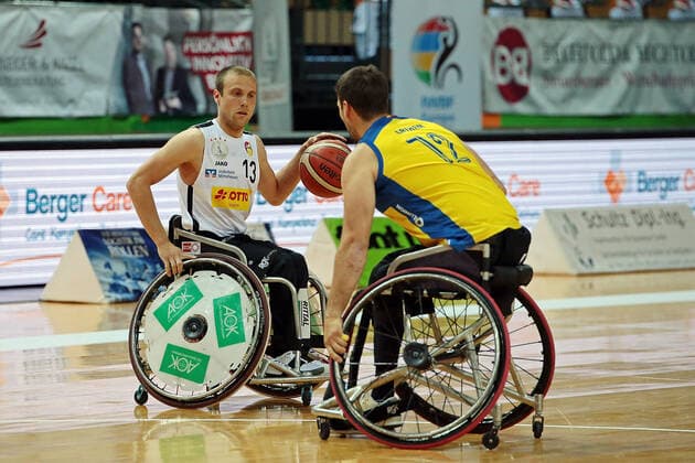 01.05.2021, xovx, Rollstuhlbasketball Champions Cup 2021, Halbfinale, CD Ilunion Madrid - RSV Lahn-Dill v.l. Thomas Böhme (RSV Lahn-Dill), Bill Latham (CD Ilunion Madrid) Wetzlar Rittal-Arena Hessen Deutschland (DE)