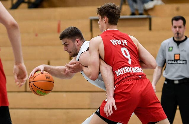 01.05.2021, xpsx, Basketball 2.Bundesliga Pro B Playoffs, EBBECKE White Wings Hanau - FC Bayern München Basketball II v.l. Matthias Fichtner (Hanau), Luis Wulff (München) Hanau Hessen Deutschland (DEU)