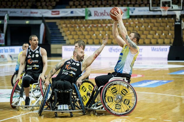 Champions Cup 2021; Baskets 96 Rahden - GSD Porto Torres; 02.05.2021 Luca Puggioni ( 14, GSD Porto Torres), Krzysztof Bandura (Baskets 96 Rahden, 99) Champions Cup 2021; Baskets 96 Rahden - GSD Porto Torres; 02.05.2021; Rittal Arena, Wetzlar (Hessen) Copyright: xBEAUTIFULxSPORTS Wunderlx