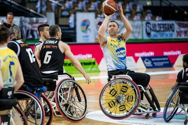 Champions Cup 2021; Baskets 96 Rahden - GSD Porto Torres; 02.05.2021 Giovanni Pietro Simula ( 6, GSD Porto Torres), Krzysztof Bandura (Baskets 96 Rahden, 99) Champions Cup 2021; Baskets 96 Rahden - GSD Porto Torres; 02.05.2021; Rittal Arena, Wetzlar (Hessen) Copyright: xBEAUTIFULxSPORTS Wunderlx
