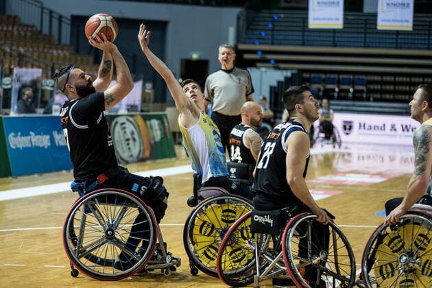 Champions Cup 2021; Baskets 96 Rahden - GSD Porto Torres; 02.05.2021 Cristian Matias Gomez ( 12, GSD Porto Torres), Peter Cusack (Baskets 96 Rahden, 13) Champions Cup 2021; Baskets 96 Rahden - GSD Porto Torres; 02.05.2021; Rittal Arena, Wetzlar (Hessen) Copyright: xBEAUTIFULxSPORTS Wunderlx