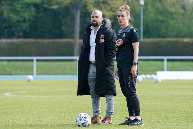 v.li.: Sascha Glass (Trainer, Cheftrainer, 1. FC Köln) und Mirella Junker (Co-Trainerin, 1. FC Köln) vor dem Spiel, 02.05.2021, Sinsheim (Deutschland), Fussball, 2. Frauen-Bundesliga Süd, TSG 1899 Hoffenheim II (U20) - 1. FC Köln, DFB DFL REGULATIONS PROHIBIT ANY USE OF PHOTOGRAPHS AS IMAGE SEQUENCES AND OR QUASI-VIDEO.