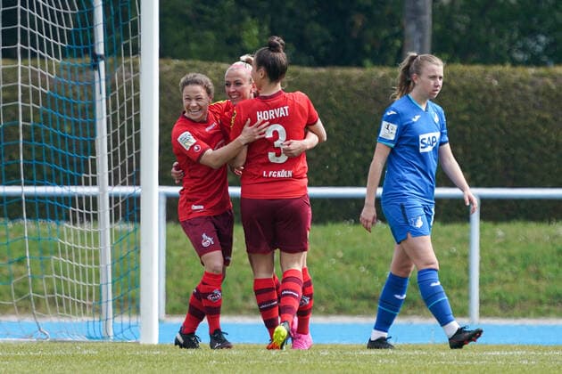 v.li.: Alicia Gudorf (Köln, 12), Torschützin Mandy Islacker (Köln, 8) und Sabrina Horvat (Köln, 3), Spielerinnen des 1. FC Köln, jubeln über das Tor zum 0:1, Jubel, Torjubel, Torerfolg, celebrate the goal, goal, celebration, Jubel ueber das Tor, optimistisch, Spielszene, Highlight, Action, Aktion, 02.05.2021, Sinsheim (Deutschland), Fussball, 2. Frauen-Bundesliga Süd, TSG 1899 Hoffenheim II (U20) - 1. FC Köln, DFB DFL REGULATIONS PROHIBIT ANY USE OF PHOTOGRAPHS AS IMAGE SEQUENCES AND OR QUASI-VIDEO.