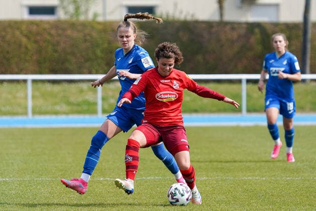 v.li.: Karla Görlitz (TSG II, 12), Anja Pfluger (Köln, 20), Zweikampf, Spielszene, Duell, duel, tackle, tackling, Dynamik, Action, Aktion, 02.05.2021, Sinsheim (Deutschland), Fussball, 2. Frauen-Bundesliga Süd, TSG 1899 Hoffenheim II (U20) - 1. FC Köln, DFB DFL REGULATIONS PROHIBIT ANY USE OF PHOTOGRAPHS AS IMAGE SEQUENCES AND OR QUASI-VIDEO.