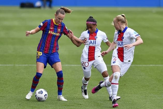 Johan Cruyff Stadium Graham Hansen of FC Barcelona, Barca in action with Perle Morroni of PSG during the UEFA Champions League Women semifinal second leg match between FC Barcelona and PSG at Johan Cruyff Stadium in Barcelona, Spain. Gerard Franco 