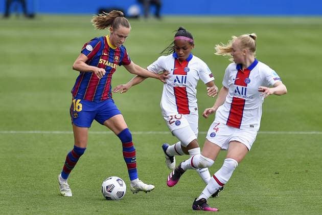 Johan Cruyff Stadium Graham Hansen of FC Barcelona, Barca in action with Perle Morroni of PSG during the UEFA Champions League Women semifinal second leg match between FC Barcelona and PSG at Johan Cruyff Stadium in Barcelona, Spain. Gerard Franco 
