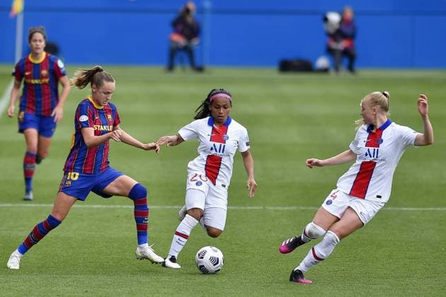 Johan Cruyff Stadium Graham Hansen of FC Barcelona, Barca in action with Perle Morroni of PSG during the UEFA Champions League Women semifinal second leg match between FC Barcelona and PSG at Johan Cruyff Stadium in Barcelona, Spain. Gerard Franco 