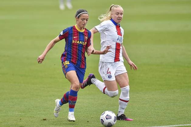 Johan Cruyff Stadium Aitana Bonmati of FC Barcelona, Barca in action with Paulina Dudek of PSG during the UEFA Champions League Women semifinal second leg match between FC Barcelona and PSG at Johan Cruyff Stadium in Barcelona, Spain. Gerard Franco 