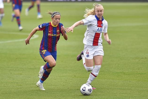 Johan Cruyff Stadium Aitana Bonmati of FC Barcelona, Barca in action with Paulina Dudek of PSG during the UEFA Champions League Women semifinal second leg match between FC Barcelona and PSG at Johan Cruyff Stadium in Barcelona, Spain. Gerard Franco 
