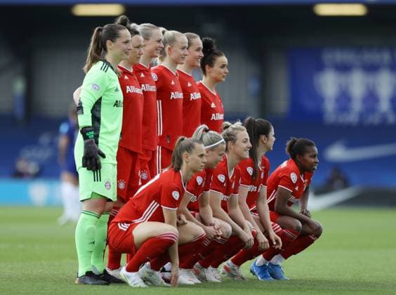 Kington Upon Thames, England, 2nd May 2021. Bayern Munich team group, Mannschaftsbild, Totale during the UEFA Women s Champions League match at Kingsmeadow, Kington Upon Thames. Picture credit should read: Paul Terry Sportimage EDITORIAL USE ONLY. No use with unauthorised audio, video, data, fixture lists, club league logos or live services. Online in-match use limited to 120 images, no video emulation. No use in betting, games or single club league player publications. SPI-1031-0024