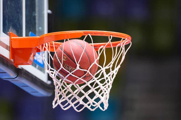 Fraport Skyliners - EWE Baskets Oldenburg, easyCredit BBL Symbolfoto Basketball, Korb mit Ball. Basketball-Spiel der easyCredit BBL zwischen den Fraport Skyliners und EWE Baskets Oldenburg am 2. Mai 2021 in der Fraport-Arena in Frankfurt am Main., Frankfurt am Main Hessen Deutschland Fraport-Arena