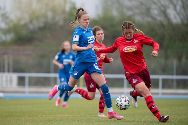 Karla Goerlitz (TSG Hoffenheim U20) im Zweikampf mit Rachel Rinast (1. FC Koeln), GER, TSG 1899 Hoffenheim U20 vs. 1. FC Koeln, 02.05.2021, Frauen Fussball 2. Bundesliga Sued, 12. Spieltag, Spielzeit 2020 2021 DFB REGULATIONS PROHIBIT ANY USE OF PHOTOGRAPHS AS IMAGE SEQUENCES AND OR QUASI-VIDEO GER, TSG 1899 Hoffenheim U20 vs. 1. FC Koeln, 02.05.2021, Frauen Fussball 2. Bundesliga Sued, 12. Spieltag, Spielzeit 2020 2021 Sinsheim
