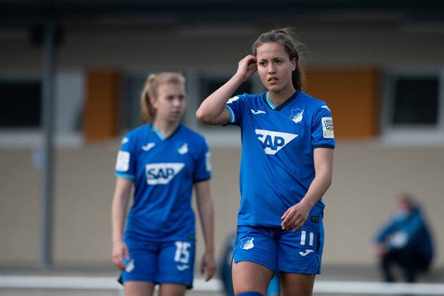 Selina Vobian (TSG Hoffenheim U20) ist unzufrieden mit dem Spielverlauf, GER, TSG 1899 Hoffenheim U20 vs. 1. FC Koeln, 02.05.2021, Frauen Fussball 2. Bundesliga Sued, 12. Spieltag, Spielzeit 2020 2021 DFB REGULATIONS PROHIBIT ANY USE OF PHOTOGRAPHS AS IMAGE SEQUENCES AND OR QUASI-VIDEO GER, TSG 1899 Hoffenheim U20 vs. 1. FC Koeln, 02.05.2021, Frauen Fussball 2. Bundesliga Sued, 12. Spieltag, Spielzeit 2020 2021 Sinsheim