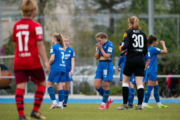 Neele Beck (TSG Hoffenheim U20) ist enttaeuscht ueber die Niederlage, GER, TSG 1899 Hoffenheim U20 vs. 1. FC Koeln, 02.05.2021, Frauen Fussball 2. Bundesliga Sued, 12. Spieltag, Spielzeit 2020 2021 DFB REGULATIONS PROHIBIT ANY USE OF PHOTOGRAPHS AS IMAGE SEQUENCES AND OR QUASI-VIDEO GER, TSG 1899 Hoffenheim U20 vs. 1. FC Koeln, 02.05.2021, Frauen Fussball 2. Bundesliga Sued, 12. Spieltag, Spielzeit 2020 2021 Sinsheim