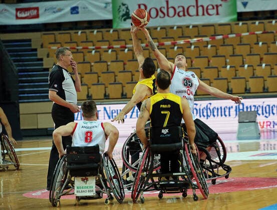 02.05.2021, xovx, Rollstuhlbasketball Champions Cup 2021, Spiel um Platz 3, , Bidaideak Bilbao BSR - CD Ilunion Madrid v.l. Jannik Blair (Bidaideak Bilbao BSR), Bill Latham (CD Ilunion Madrid), Pablo Zarzuela (CD Ilunion Madrid), Luis Jasso (Bidaideak Bilbao BSR) Wetzlar Rittal-Arena Hessen Deutschland (DE)